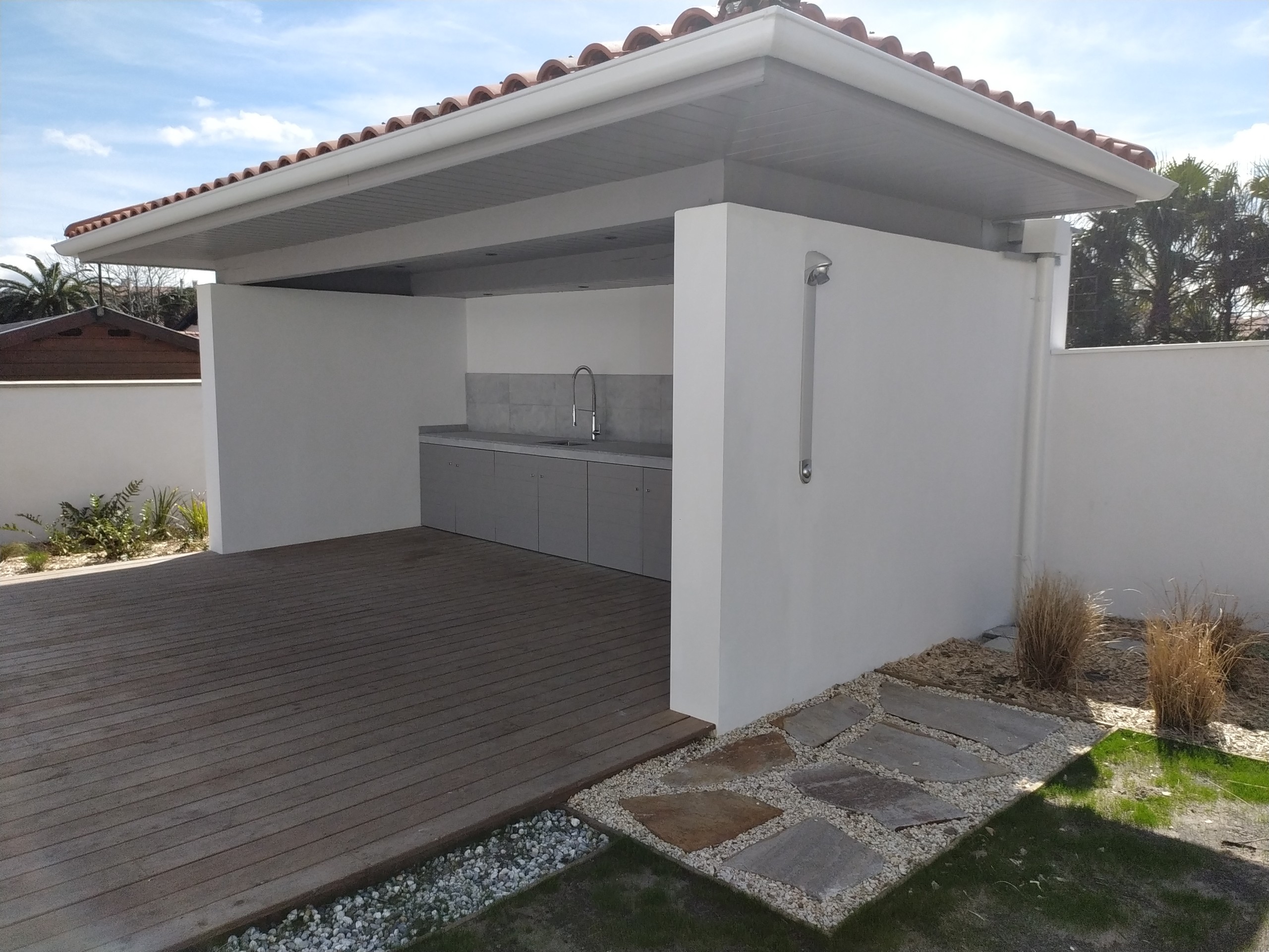 vue pool house