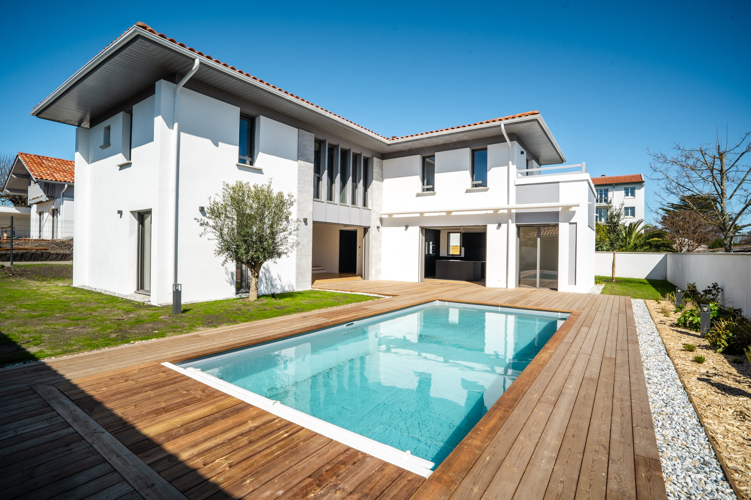 vue cote piscine